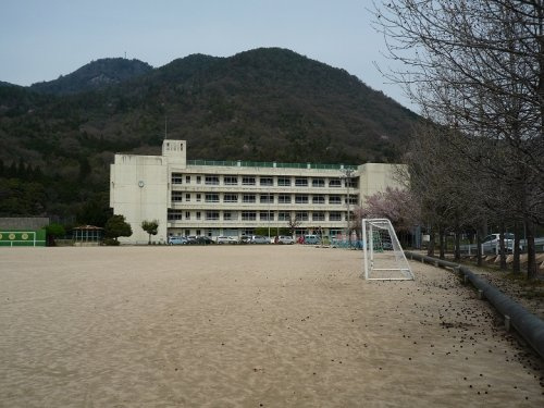 【小学校】狩小川小学校まで3590ｍ