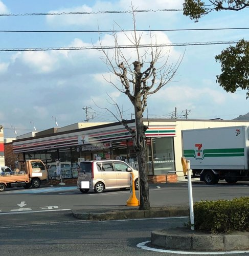 【コンビニエンスストア】セブン-イレブン和歌山塩屋1丁目店まで396ｍ