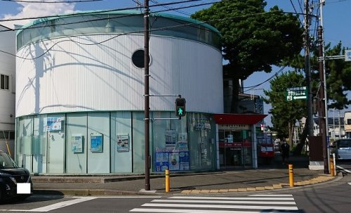 【郵便局】茅ヶ崎小和田三郵便局まで908ｍ