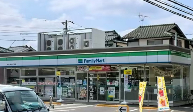 【コンビニエンスストア】ファミリーマート　松戸六高台九丁目店まで566ｍ