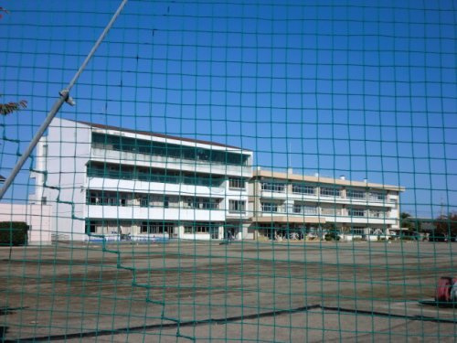 【小学校】吉見町立東第一小学校まで814ｍ