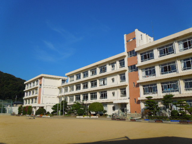 【小学校】砥堀小学校まで1363ｍ