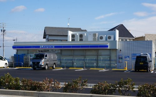 【コンビニエンスストア】ローソン　高浜論地町店まで381ｍ