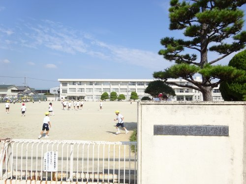 【小学校】橿原市立真菅小学校まで389ｍ