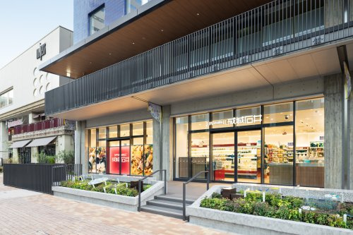 【スーパー】成城石井　深川ギャザリア店まで560ｍ