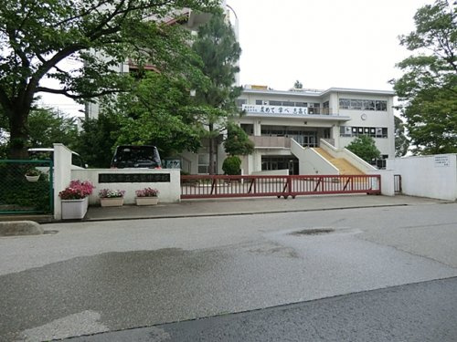 【中学校】越谷市立大袋中学校まで1025ｍ