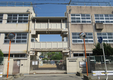 【小学校】東大阪市立北宮小学校まで385ｍ