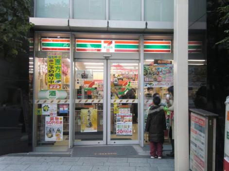 【コンビニエンスストア】セブンイレブン　横浜中華街東門店まで187ｍ