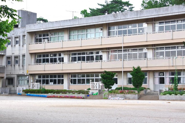 【小学校】館林市立第八小学校まで300ｍ