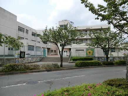 【小学校】小山田南小学校まで660ｍ