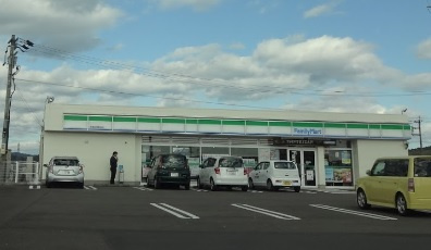 【コンビニエンスストア】ファミリーマート美濃加茂富加店まで302ｍ