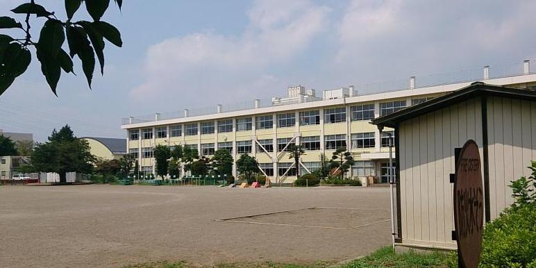 【小学校】高萩小学校まで1521ｍ