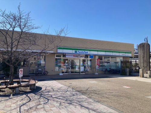 【コンビニエンスストア】ファミリーマート　幸手駅東口店まで780ｍ