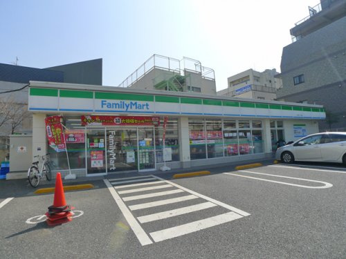 【コンビニエンスストア】ファミリーマート　小豆沢一丁目店まで261ｍ