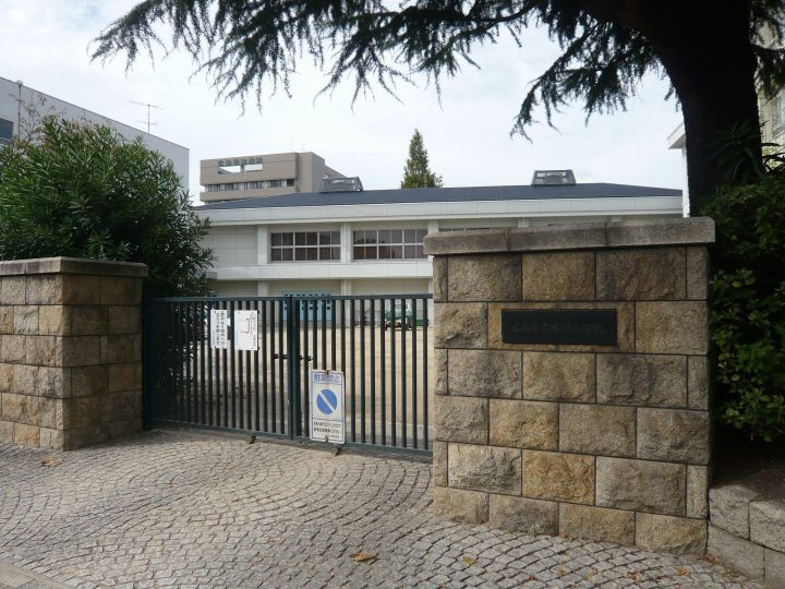 【小学校】本川小学校まで682ｍ