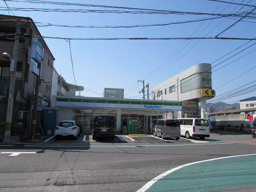【コンビニエンスストア】ファミリーマート　高須駅前店まで799ｍ