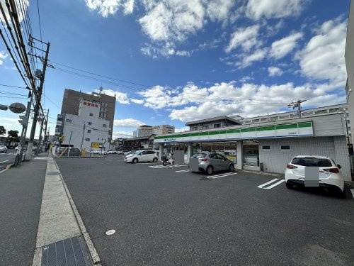 【コンビニエンスストア】ファミリーマート　広島霞店まで577ｍ