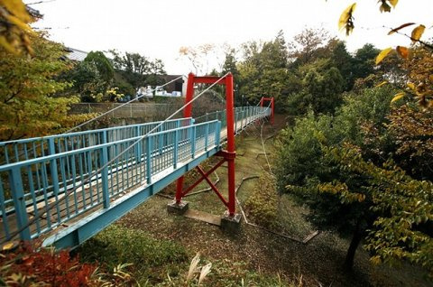 【公園】滝の根公園まで300ｍ