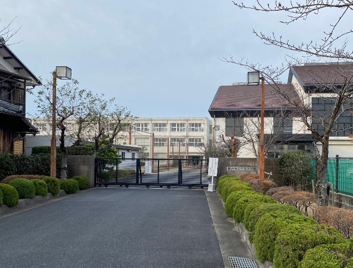 【中学校】野洲市立中主中学校まで1246ｍ