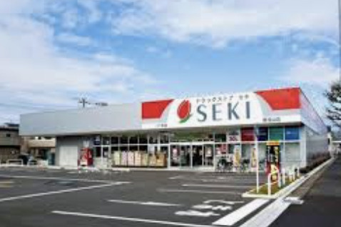 【ドラッグストア】ドラッグストアセキ　坂田西店まで1220ｍ