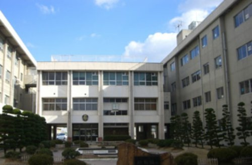 【小学校】岡山市立加茂小学校まで600ｍ