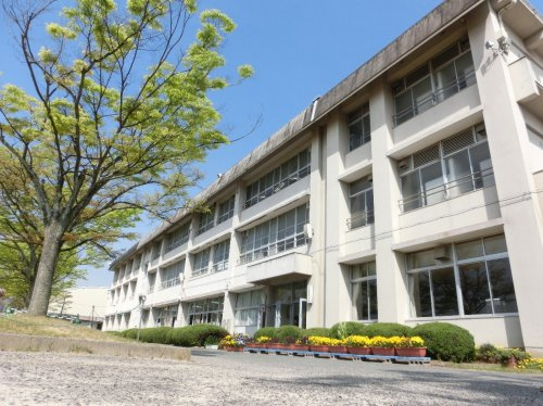 【小学校】倉敷市立万寿東小学校まで200ｍ