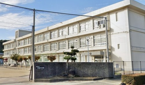 【小学校】姫路市立八幡小学校まで273ｍ