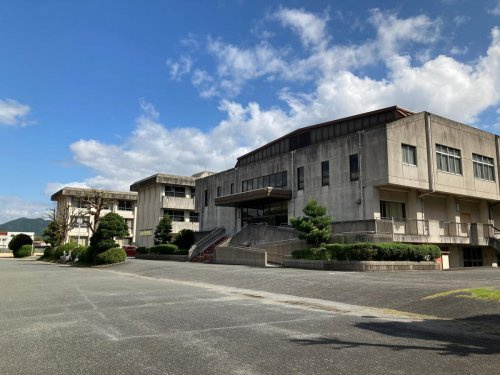 【中学校】黒田庄中学校まで1800ｍ
