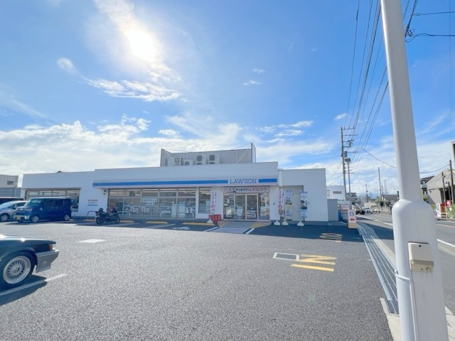 【コンビニエンスストア】ローソン寒川岡田店まで761ｍ