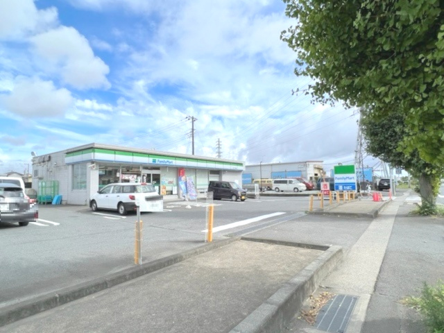 【コンビニエンスストア】ファミリーマート　寒川一之宮南店まで698ｍ