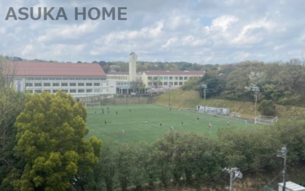 【中学校】神奈川大学　中山キャンパス　付属中・高等学校まで2177ｍ