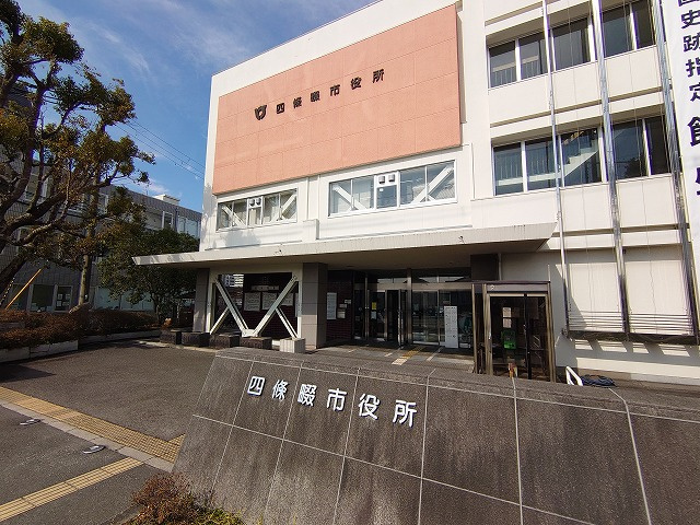 【市役所・区役所】四條畷市役所まで595ｍ