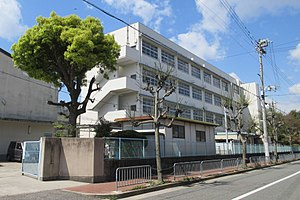 【中学校】西宮市立鳴尾中学校まで936ｍ