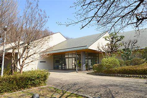 【図書館】福生市立中央図書館まで738ｍ