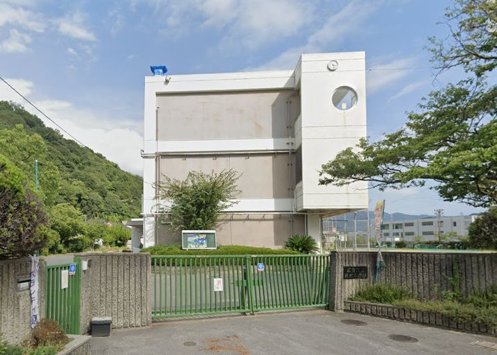 【中学校】楠那中学校まで1038ｍ