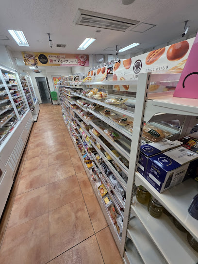 【コンビニエンスストア】ファミリーマート　多摩南部地域病院/S店まで818ｍ