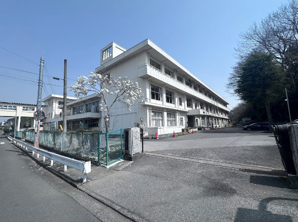 【小学校】牛久市立牛久第二小学校まで782ｍ