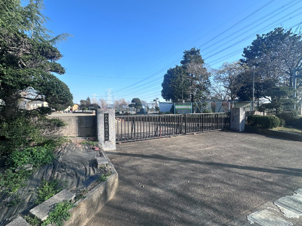 【小学校】牛久市立中根小学校まで777ｍ