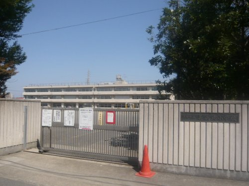 【小学校】浦安市立美浜北小学校まで521ｍ