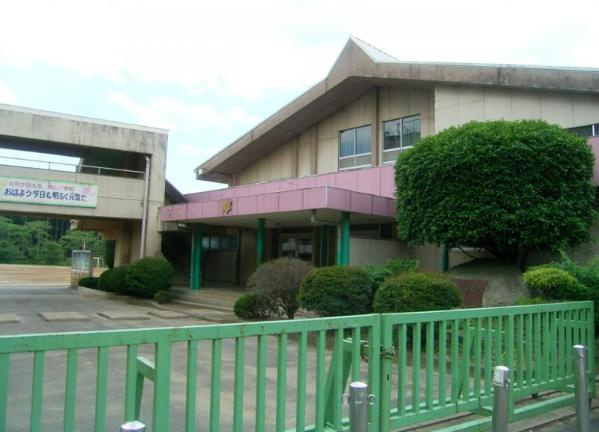 【小学校】納場小学校まで2400ｍ