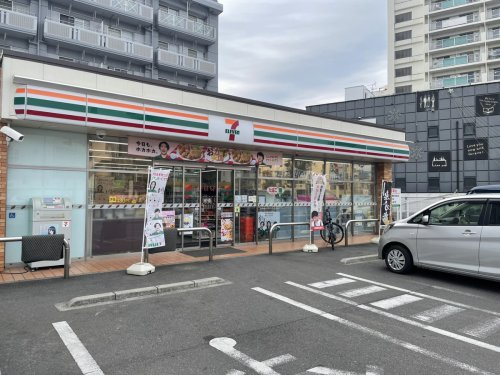 【コンビニエンスストア】セブンイレブン　高知桟橋通1丁目店まで672ｍ