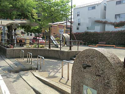 【公園】中田西たまご公園まで818ｍ
