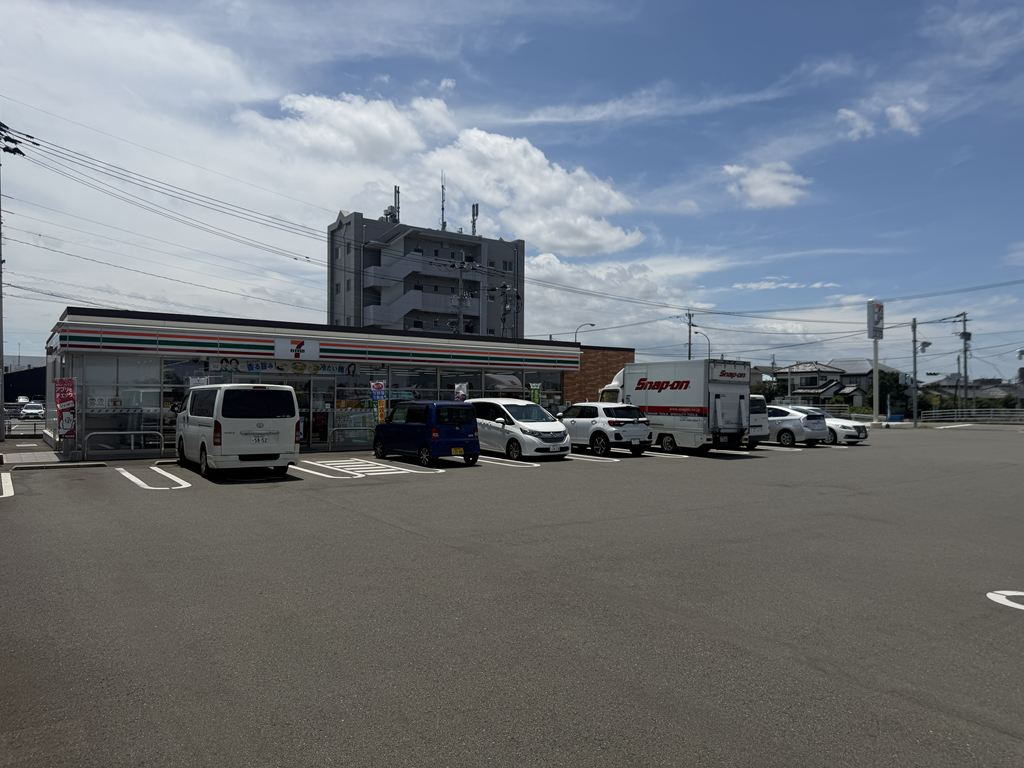【コンビニエンスストア】セブン-イレブン　宮崎吉村町店まで744ｍ