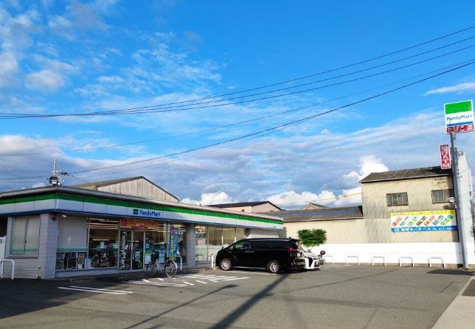 【コンビニエンスストア】ファミリーマート　中村岩上町店まで895ｍ
