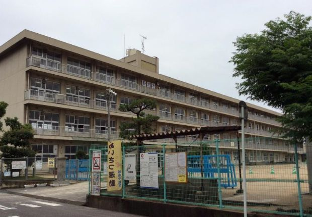 【小学校】福山市立多治米小学校まで670ｍ