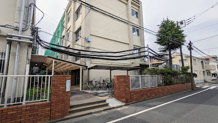 【中学校】江戸川区立小岩第一中学校まで697ｍ