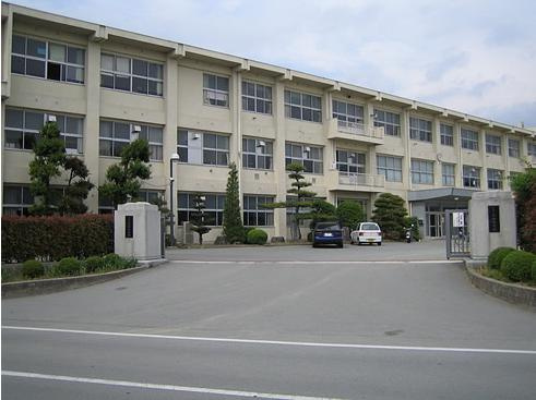 【中学校】笛吹市立石和中学校まで2383ｍ