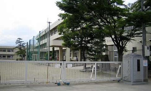 【小学校】笛吹市立富士見小学校まで673ｍ