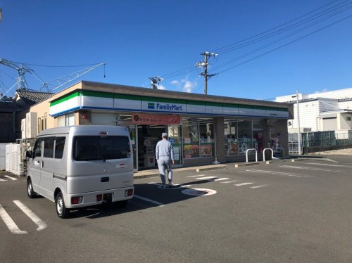 【コンビニエンスストア】ファミリーマート　清水三保本町店まで482ｍ