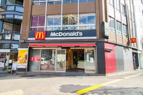 【ファーストフード】マクドナルド　東新宿駅前店まで463ｍ